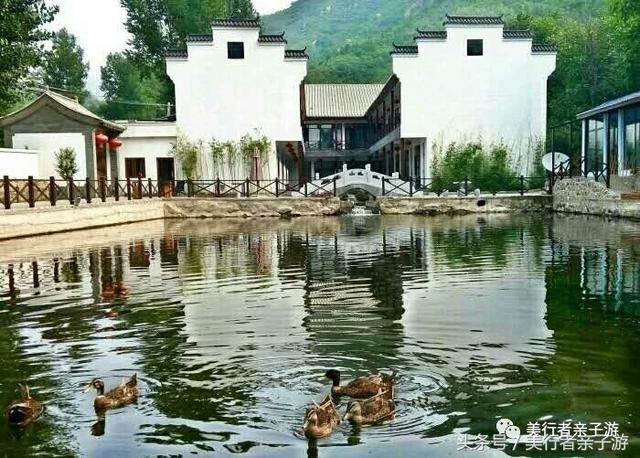 独家｜五一不涨价！人均200+，即可入住长城边儿上的荷塘月色！