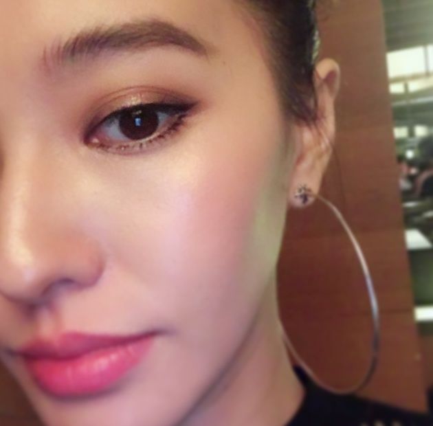 母亲节欧弟带孕妻吃大餐，海鲜过多引网友担忧