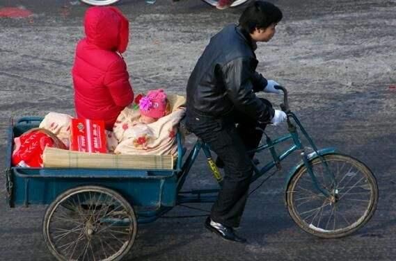 初二回娘家,看了我妈给宝宝的红包,我直接掀桌子走人