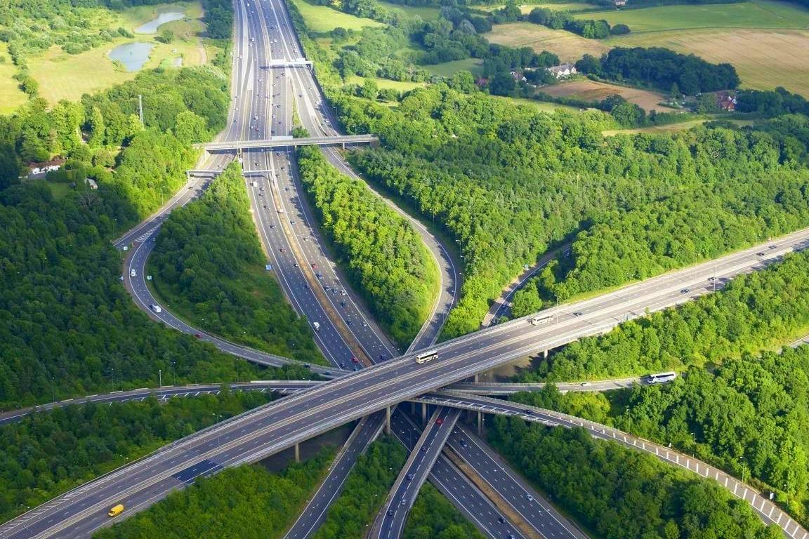 四川正奋力修建一条高速通道,每公里造价超1个
