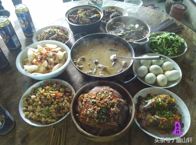 重阳节农村全村聚餐 满满一桌农家菜 比五星级