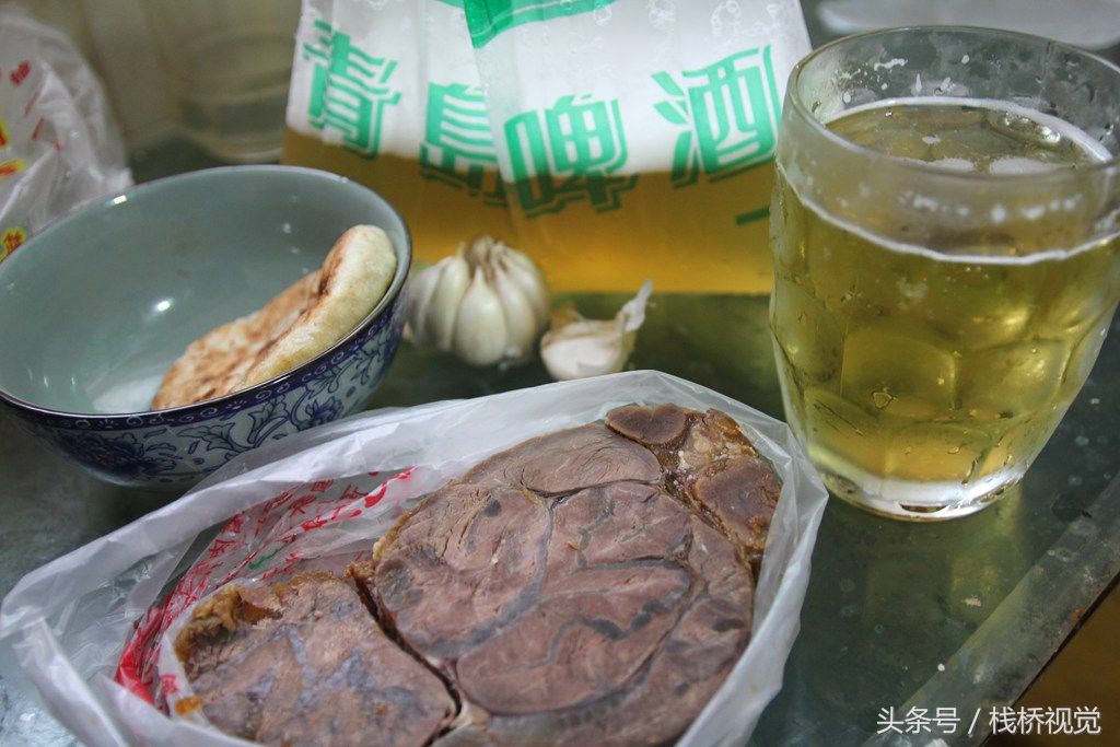 青岛下暴雨!雨天最爽的事就是呆在家里喝啤酒