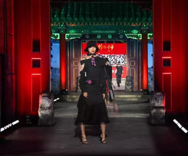 云想彝裳非遗服饰秀