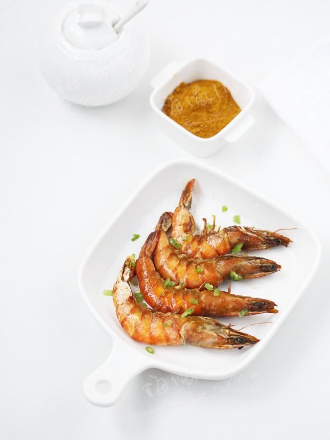 咖喱烤虾是超级简单快手的一道菜,手残党无压