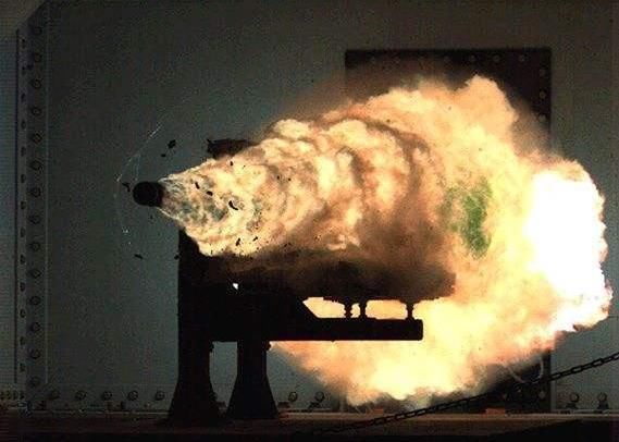 美国电磁炮的最大缺点:只能打实心弹!中国已完