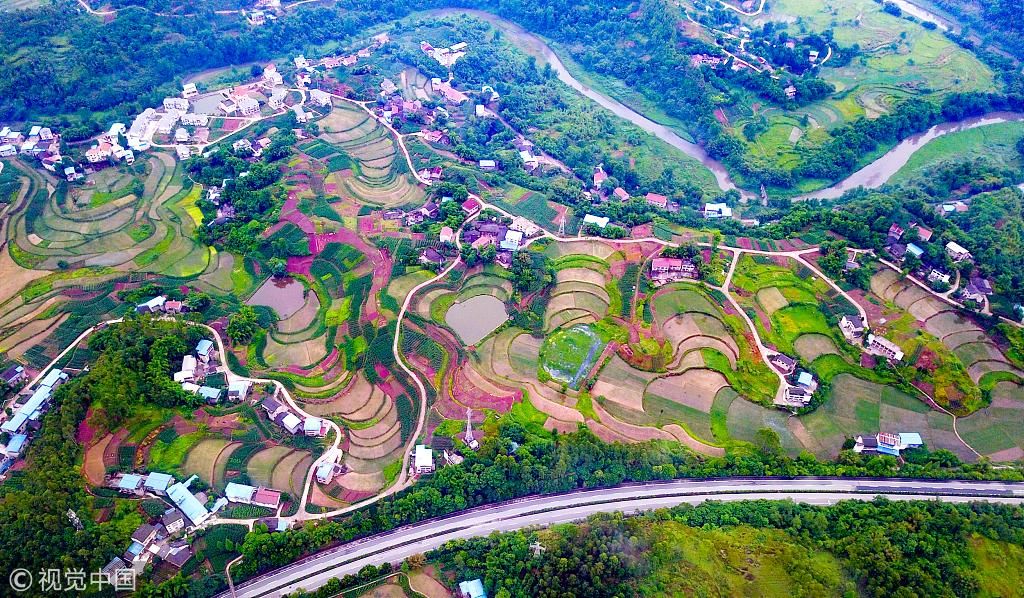 四川广安：初夏山村别样美