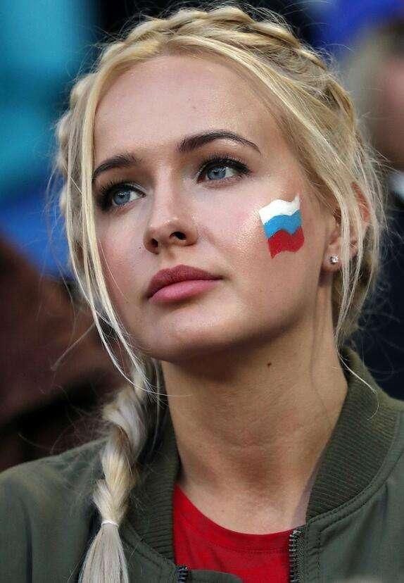 世界杯第9日美女众生相:巴西高冷 冰岛很惊艳