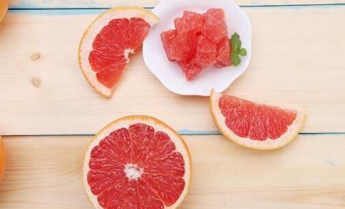 红西柚食疗功效非常强大,常吃柚子可预防血栓