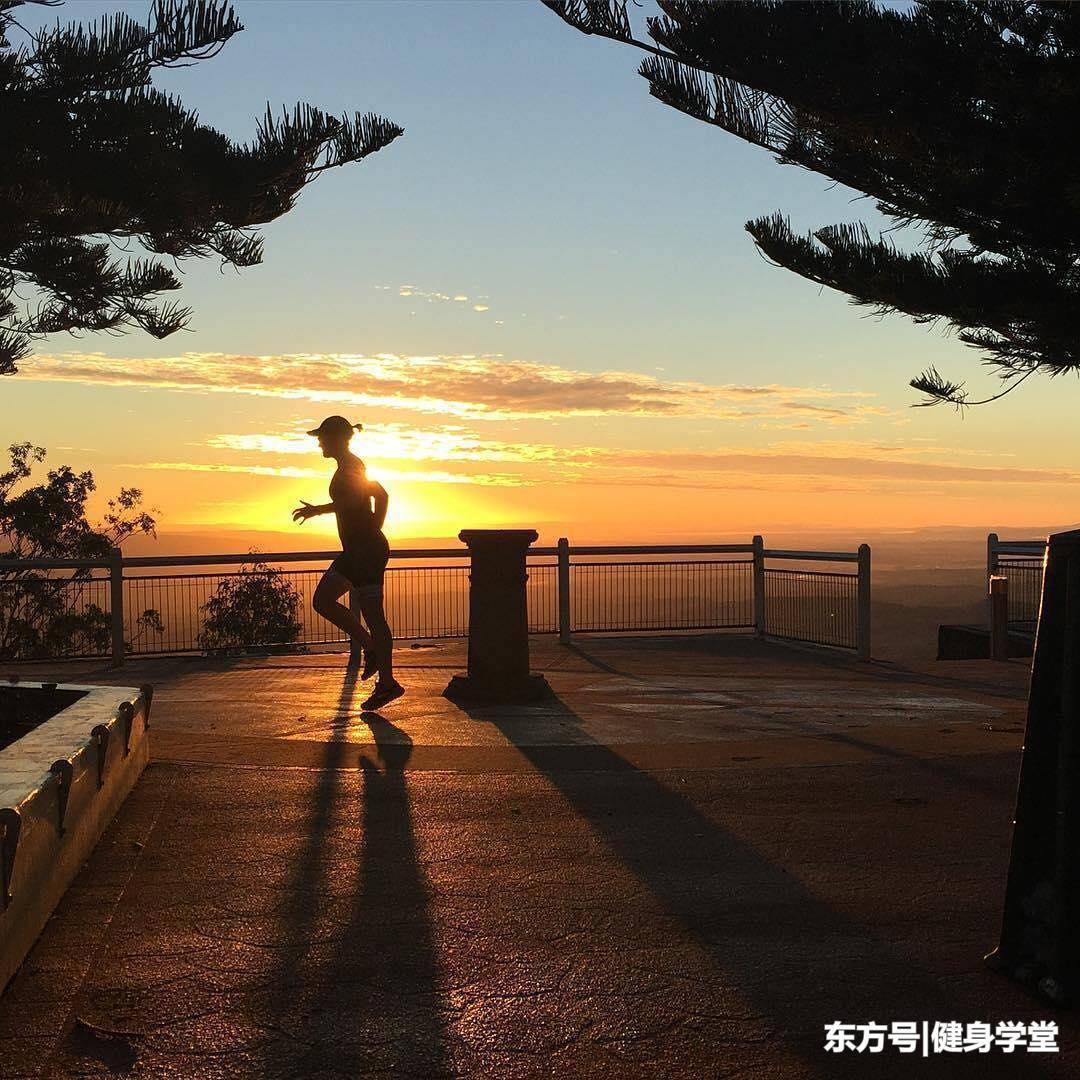 为什么有的人每天早起坚持跑步?因为早晨跑步