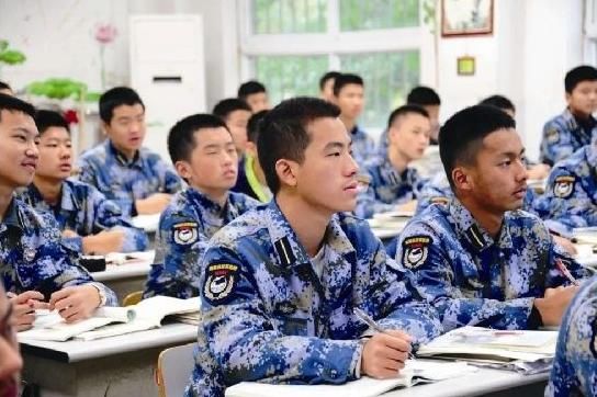 中国西南唯一的少年军校,学生全是天才学霸,读