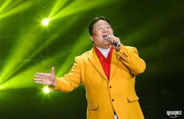 笑脸哥19次上春晚:唱歌征服黄牛拿到门票,今年