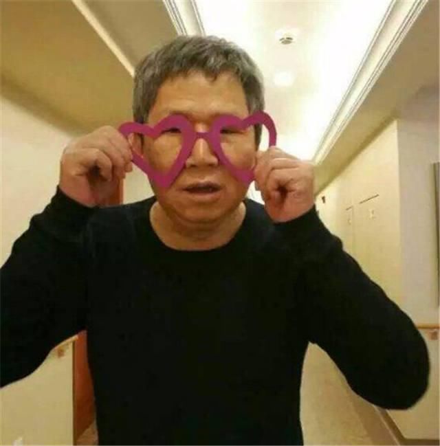 因打架遭父母断绝关系,今获70亿遗产开劳斯莱斯,还每天捐款7万