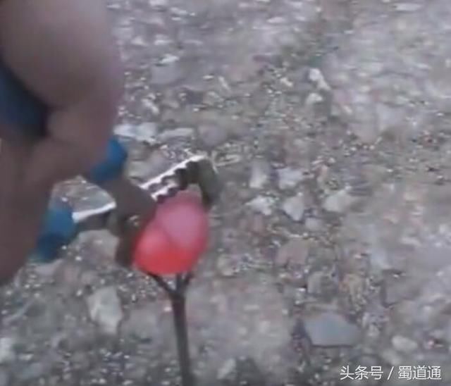 1000的钢球,扔进汽油里居然不会爆炸?