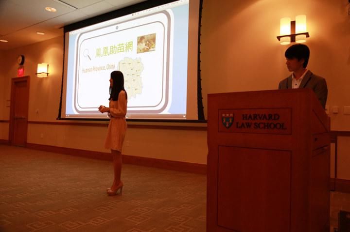 17岁带百余名留学生街头募捐 90后长沙女孩龙