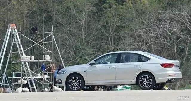 全新朗逸Plus来袭,前脸媲美CC,比速腾大一圈