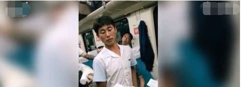 女子被质疑霸座,掏出王炸火车票惹争议