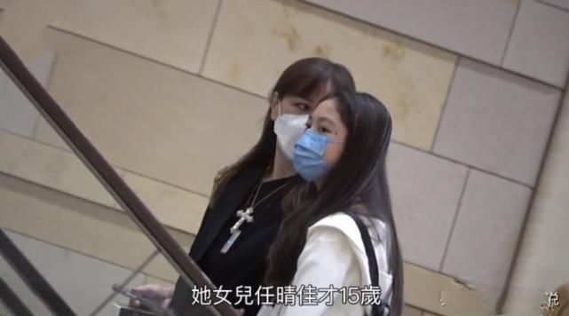 任达华女儿身材发育太好,15岁身高快达1米8,清纯性感都能驾驭