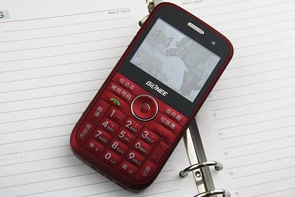 老人该用什么手机?千万别随意买,这四款现在正