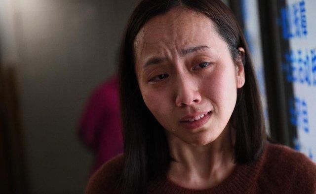 男子意外中毒昏迷不醒 女友病床前守 8 个月