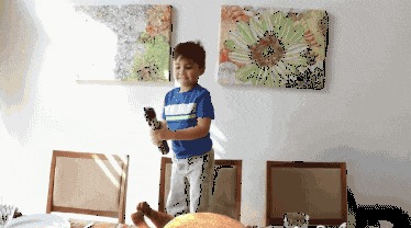 搞笑gif趣图:表情的头人配上这个跺脚1完美,没毛搓熊孩子腚表情包图片