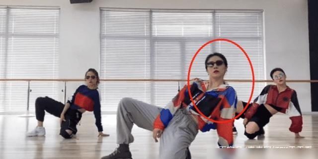 孙莉为补贴家用复出？接班黄磊继续捧女儿黄多多疑不被名媛圈接受