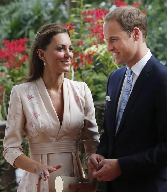 7年前,威廉和凯特参观植物园,王子看到戴安娜