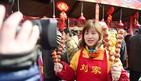 青岛糖球会，红烧肉冰糖葫芦、榴莲冰糖葫芦受热捧！