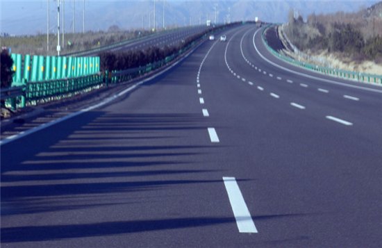 看完外蒙古的高速公路，再看内蒙古的高速公路，回归的孩子有肉吃