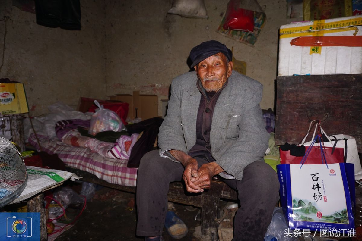 92岁老人晚上不吃饭只喝一杯酒,他说自己年纪