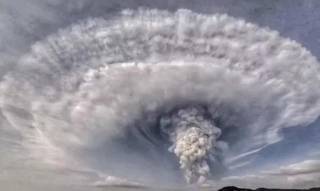 大雅台塔尔火山爆发