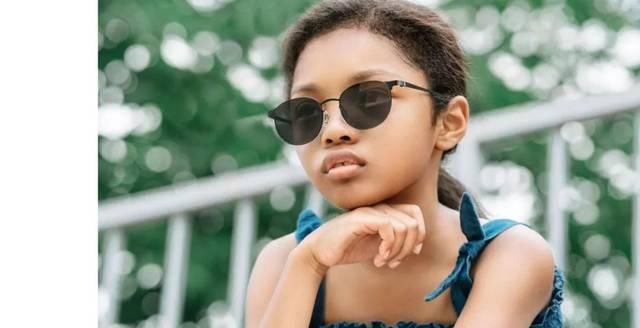 没近视的人戴的眼镜