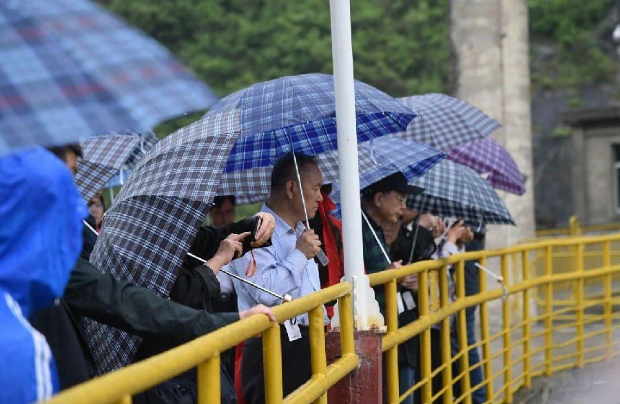 国家水利部老干部来汉中石门栈道风景区参观考察