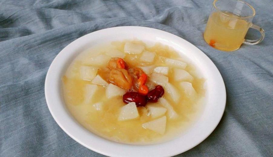 银耳为什么是甜的 t01b2752bd6e803c9a9.jpg?size=902x520