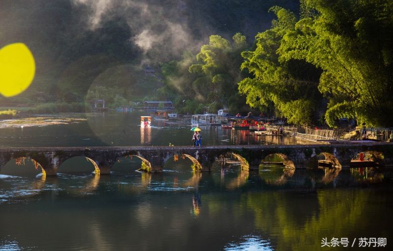 这里是摄影师的摆拍天堂，老人和牛是要付费的