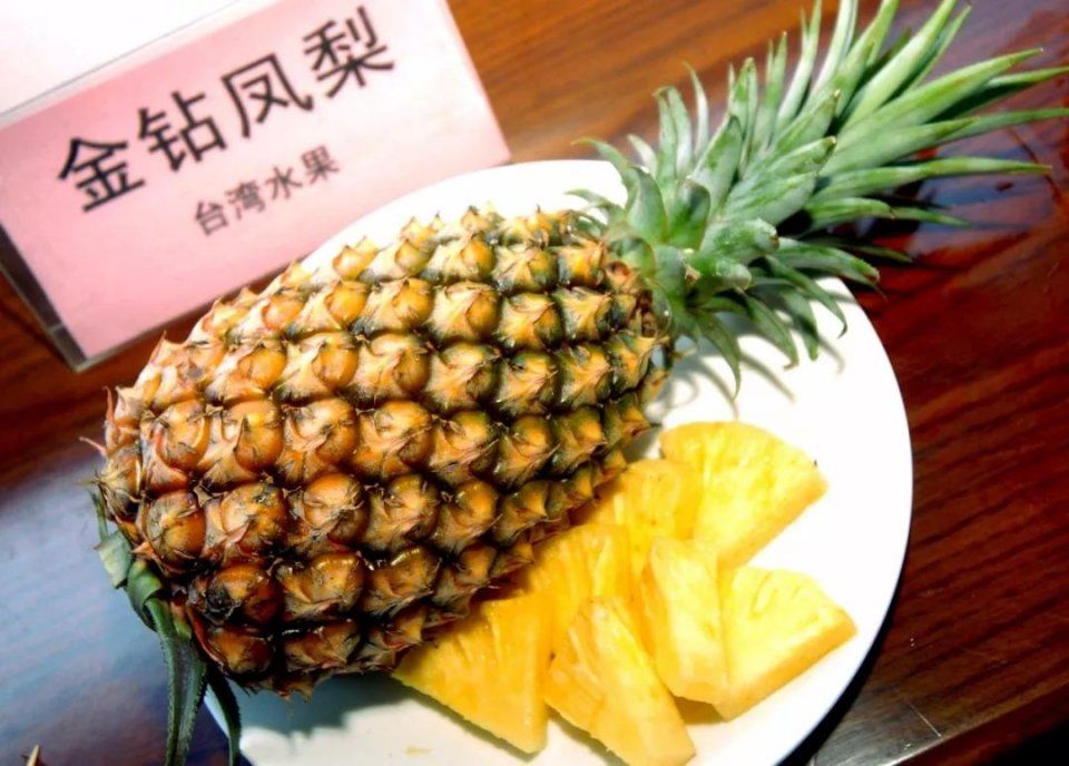 台湾凤梨“价崩”,82岁老农赔千万,追问原因:眼泪要下来了