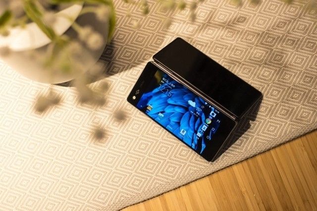 手机大佬互撩 中兴天机AxonM京东首发