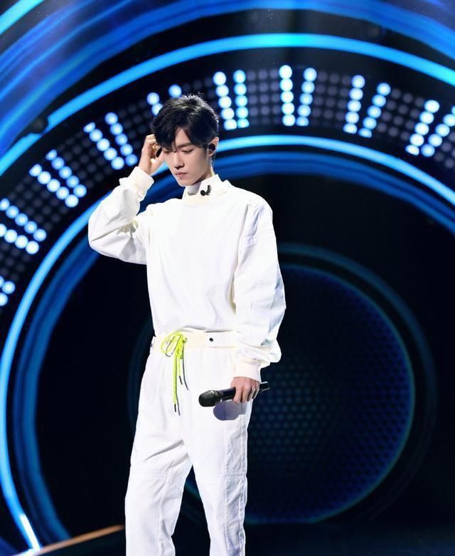 圈内人士发来贺电，两位导演真诚祝福肖战，粉丝铭记于心
