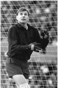 俄罗斯世界杯海报主角雅辛,自传书写另类门将