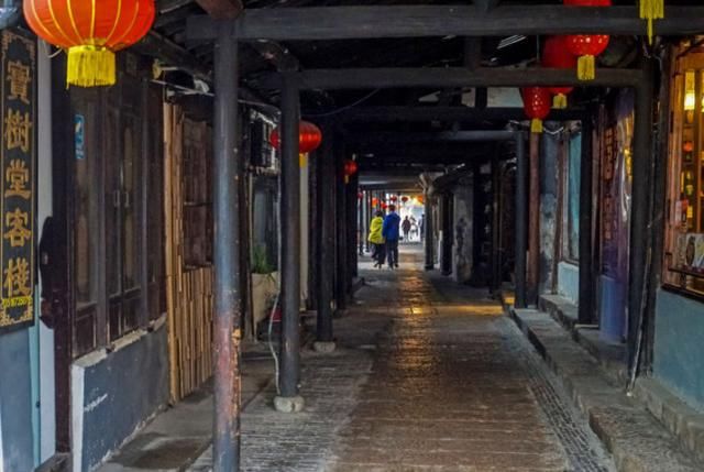 浙江最有名的两座古镇，门票却相差100元