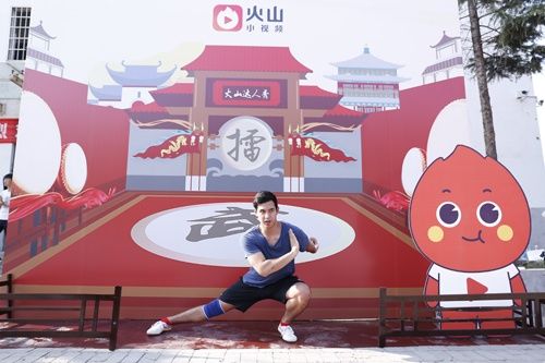 火山达人秀校园传统技艺 外国友人表演武术获