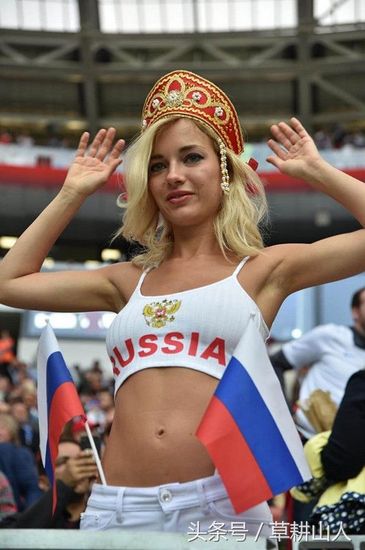 世界杯首战,那些俄罗斯和沙特的女球迷们