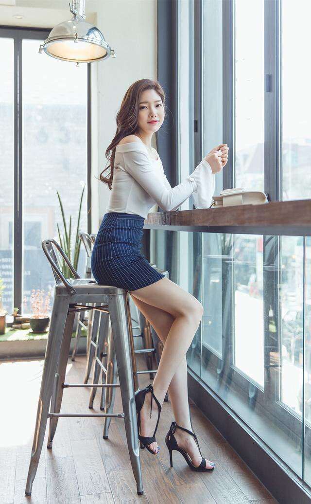 韩国国宝级美女朴正允美图,她拥有让众多女孩望尘莫及的大长腿!