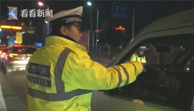 男子酒后驾车被查耍无赖 反问交警：啤酒算酒吗