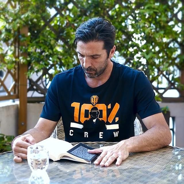 那些没参加世界杯的球星在干什么?布冯居家好