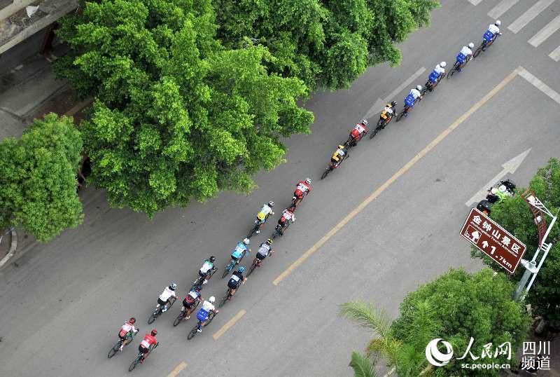 凉山宁南迎来首场国际自行车赛 200名运动员参