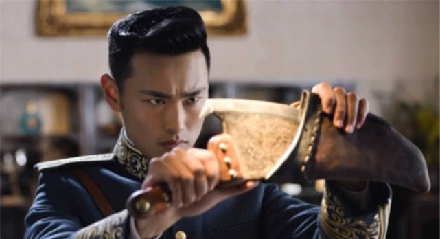 李溪芮官宣新剧,堪称中国版《太阳的后裔》,男主是跑男里的他 千亿国际娱乐网站
