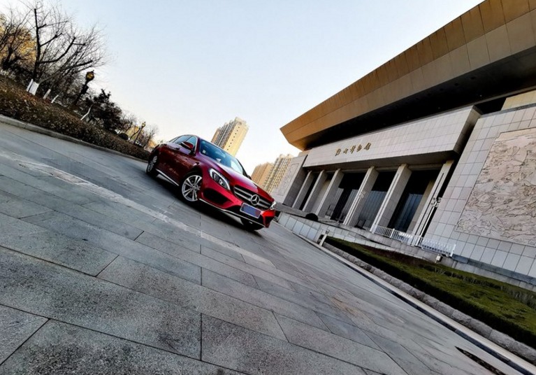 汽车|奔四的年龄心态还很年轻 聊聊奔驰C200L