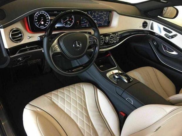迈巴赫S600 普尔曼加长奔驰迈巴赫S600Pullman 防弹车!6.0 V12 530马力 车身长6.5m 207km/h 座椅: 车辆简单配置: 世界上最豪华的车辆迈巴赫S600 L 加长普尔曼 豪华车最高配置,令人印象深刻 040 Black 颜色:黑色 610 夜视系统 810 伯梅斯特音响系统 814 DVD充电 816 遥控(收音机/指令) 840 深色玻璃 865 电视调谐器 515内饰装饰皮革隐藏的瓷器色 /黑色 221 驾驶员座椅左侧电动可调 223 后座电动靠背和枕头 228 配置远