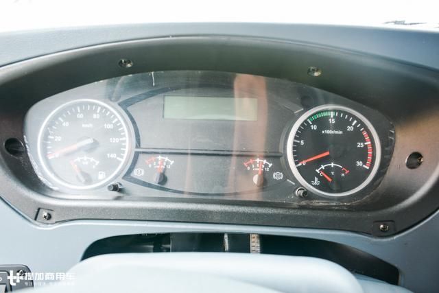 卡设计理念落后十年?详解华菱汉马H9牵引车为