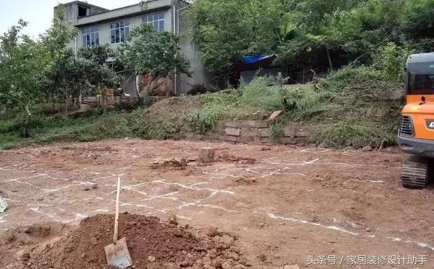 花50万农村建房想抬高身份，刷纯白色外墙，遭邻居们嘲笑像卫生院